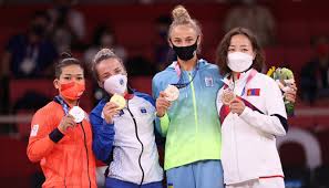 She is the 2019 world and the 2019 european gold medalist in the 48 kg division. Zh Tfzon9jzosm