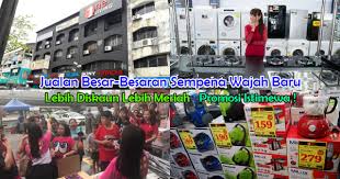 Rumah makan (rm) padang atau warung padang atau restoran padang adalah suatu bisnis warung makan/rumah makan/restoran yang menjual atau menghidangkan berbagai ragam kuliner atau masakan minangkabau yang berasal dari sumatra barat. Dengan Wajah Baru One Living Pandan Jaya Buat Promosi Jualan Secara Besar Besaran