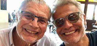 On buzzlearn.com, tarcisio is listed as a successful actor who was born in the year of 1992. Tal Pai Tal Filho Tarcisao Vende Boa Saude Em Foto Com Tarcisinho Telepadi