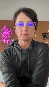 Kris Stern's Instagram, Twitter & Facebook