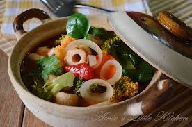 Untuk memasak tom yam kena pastikan rasanya pedas, masam dan pekat. Amie S Little Kitchen Tom Yam Sayur