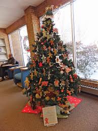 How many star cookies to make gingerbread christmas tree? Chardon Library S Gingerbread Christmas Tree Full Of Memories Geauga County Maple Leaf