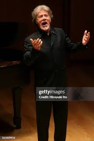 1,436 Aaron Warren Photos & High Res Pictures