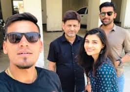 15,224 likes · 940 talking about this. Rahul Chahar Biography Age Girlfriend Brother Sister Ipl Stats Facts