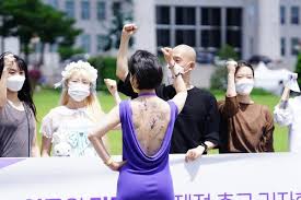 지금 때와 장소가 있는 게 아니냐는 비판. Twm Feybqrveqm