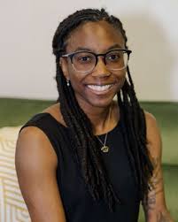 Ariana Larson's Instagram, Twitter & Facebook