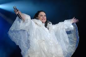 PRED NJOM JE KLEČAO SALVADOR DALI: Veličanstvena OLIVERA KATARINA održaće koncert u Kombank dvorani! | Dnevno.rs