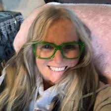 We are currently staying in the Royal Tower West and my husband is in a  conference for the next three days. Is there a shuttle that I could take to  the straw