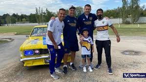 Subastan una camiseta de boca con la firma de riquelme y una de river con la de francescoli es para ayudar a eva, una nena de 4 años con leucemia, que necesita un trasplante de médula ósea. Boca Riquelme Y Su Gran Gesto En El Entrenamiento Tyc Sports