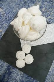 La Petite Meringue A La Francaise Inratable En 2020 Meringue Petite Meringue Menu Desserts
