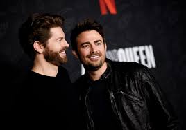 Jonathan bennett says starring in hallmark's first christmas movie with an lgbtq love story is a gift to his younger self. Mean Girls Star Jonathan Bennett Engaged To Jaymes Vaughan