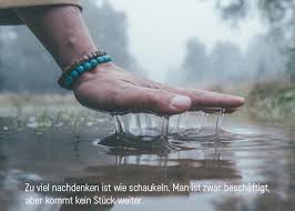 Schon seit kindheit an lernen wir die man trifft auch den spruch, der zum lebensmotto wird und dann unser leben führt und bestimmt. 20 Lebensweisheiten Die Ihnen Mut Machen Und Zuversicht Geben
