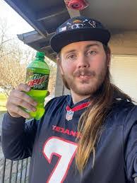 Derek Widmer's Instagram, Twitter & Facebook