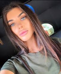 Miha nika es una actriz de 20 años que ha logrado posicionarse como uno de los mejores canales debido a sus enormes talentos, sus hermosos ojos azules y su sonrisa cautivadora. Pin Em Stunning Women