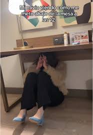 Bromas Divertidas: Bajo la Mesa en Año Nuevo