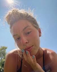 Ashley Fitts's Instagram, Twitter & Facebook