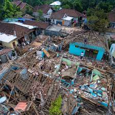 Pusat gempa bumi ada di darat dengan jarak 18 km barat laut lombok timur ntb atau 22 km timur laut lombok utara ntb. Mengapa Pola Goncangan Gempa Lombok 2018 Bisa Fluktuatif Dan Tidak Lazim