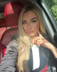 Krista Kuhn's Instagram, Twitter & Facebook