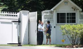 Clinton fence builders is a full service fence installation and fence repair company in clinton. Hillary Clinton House In Chappaqua Ny Pictures Of Hillary Clinton S Home