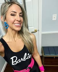 Kellie Floyd's Instagram, Twitter & Facebook