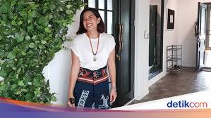 Belanja online mudah dan menyenangkan di tokopedia. 5 Padu Padan Kain Tenun Ikat Yang Kekinian Ala Dian Sastrowardoyo