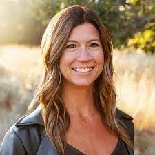 Leanne Gaines's Instagram, Twitter & Facebook