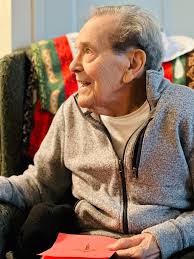 Kicking off our first week in December: Centennial Middle School Student  Council Club❤️ They delivered Holiday cards and sang Christmas Carols to  our Seniors! Everyone enjoyed so much! Centennial Middle School