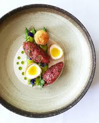 Flank Steak Tartare White Asparagus Puree Fried Quail Egg Green Asparagus Wild Garlic Mayonnaise Dish By The Homi Neues Essen Spargel Essen Und Trinken
