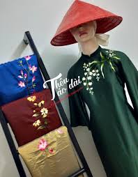 Bán Áo dài vải đỏ thêu tay hoa cánh bướm online & giao: Áo dài vải đỏ thêu  tay hoa cánh bướm - GuArts.net