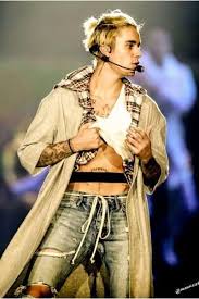 The Long Blonde Combover With Messy Top Knot Justin Bieber Photos Justin Bieber I Love Justin Bieber