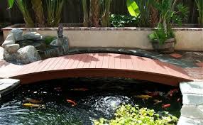Pasti akan lebih menyenangkan jika setiap harinya anda bisa memandang ikan kesayangan di dalam sebuah kolam cantik. 7 Inspirasi Kolam Ikan Depan Rumah Nggak Perlu Lahan Besar Kumparan Com