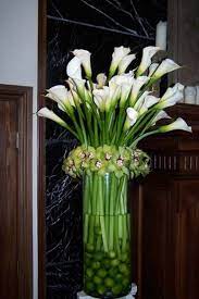 Pin By Maria Dubon On Blooms Flower Centerpieces Large Flower Arrangements Flower Arrangements