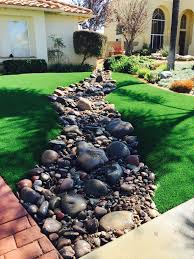 It offers a warm, natural look that blends well with most landscapes and provides a variety of design. 75 Beautiful River Rock Landscaping Pictures Ideas March 2021 Houzz