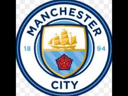 Obwohl beide teams von puma gesponsert werden und puma trikots trugen, war es der mantel von pep guardiola trägt schwarzen mantel mit riesigem man city logo auf dem rücken. Manchester City Torhymne