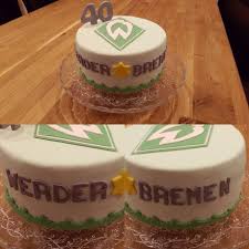 V., bekannt als sv werder bremen oder einfach nur werder bremen oder sv werder, ist mit 40.376 mitgliedern einer der 15 größten sportvereine deutschlands. Geburtstagstorte Zum 40 Werder Bremen Saftbiskuit Frischkase Quark Creme Mit Himbeeren Motivtorten Torten Fussball Kuchen