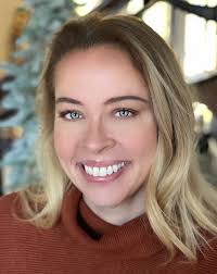 Amanda Busby's Instagram, Twitter & Facebook