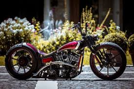 I don't feature a lot of bobbers, nor choppers. Dubai Bobber Garage
