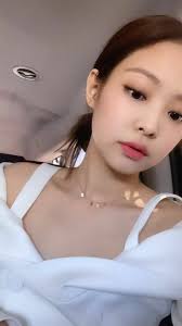Wattpad Fanfiction Lisa Manoban A 17 Years Old Girl Who Doesn T Like To Watch Tv Accidentally Met And Helped A Drop D Blackpink Jennie Blackpink Kim Brown
