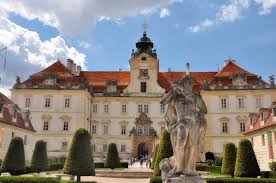 Valtice Eine Entdeckung In Sudmahren Die Ehmaligen Schlosser Der Fursten Liechtenstein In Valtice Und Lednice Nicht Zu Unrec Moravia Castle Royal Residence