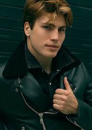 Jodie Whitlock's Instagram, Twitter & Facebook