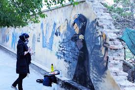 Through her artworks, shamsia portrays afghan women in a male dominant society. Meet Afghanistan S First Female Graffiti Artist Who Is Risking It All For Her Murals