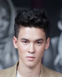 Kris Sakris Strickland (คริส สกฤษฏิ์ สตริคแลนด์)