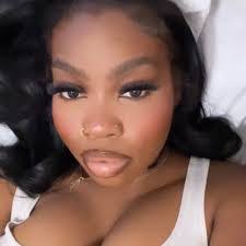 Lisa Lemos's Instagram, Twitter & Facebook