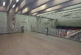 Sur les autres projets wikimedia: Assomption Metro