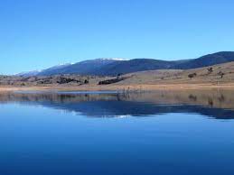 Lake Jindabyne Receives Its Inflows From The Snowy Thredbo And Eucumbene Rivers And Their Tributaries Australian Travel New South Wales Australian Continent
