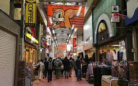 歩くとコロナになる 実家に帰れない クラスターが発生した繁華街 メディアの過剰報道による被害を告白 メディア 報道 被害