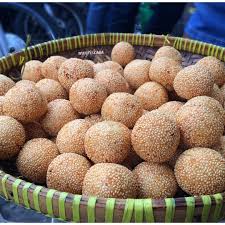 Untuk membuat kue yang memiliki warna pelangi ini ternyata tidaklah sulit, loh. 15 Jajanan Kaki Lima Di Jogja Yang Murah Enak Dan Harus Kamu Coba