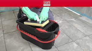 Schritt für schritt kommen sie dem ende immer näher. Fliesen Verfugen Teil 4 5 Lugato Youtube