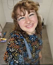 Room has been filled x 🍀🍀spacious couple's room available🍀🍀 suitable  for a yo-pro couple, the apartment building is right in the heart of town—  less than a 5 minute walk to courtenay