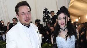 Grimes has recently shared an unreleased song,. Grimes Und Elon Musk Sohn X Ae A Xii Hat Jetzt Einen Wikinger Haarschnitt